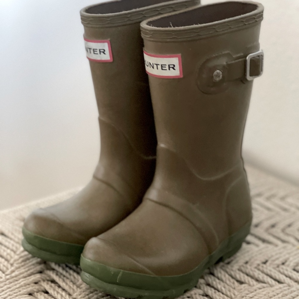 Hunter Boot in 2-tone Olive Green & side buckles